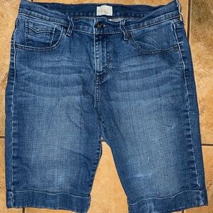 Levi’s Blue Denim 515 Bermuda Shorts Embellished women’s size 8